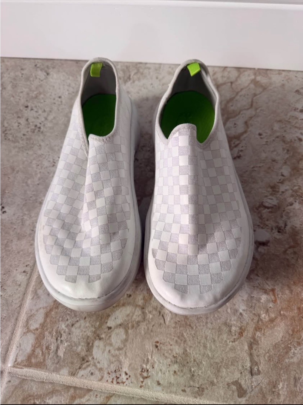 OOFOS SLIP ON SNEAKER